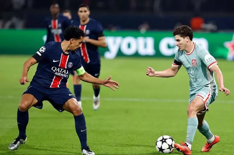 جانب من لقاء باريس وأتلتيكو مدريد